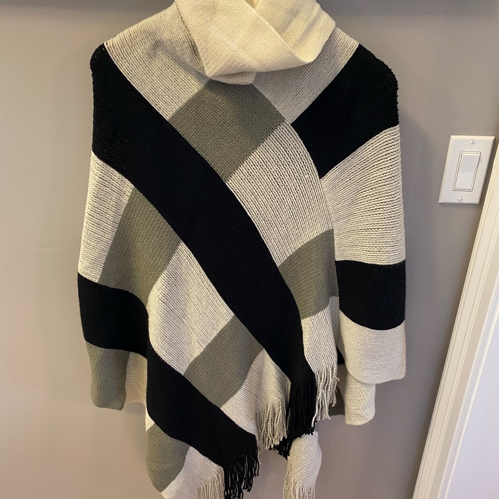 LOFT black, gray, olive Poncho ONE SIZE